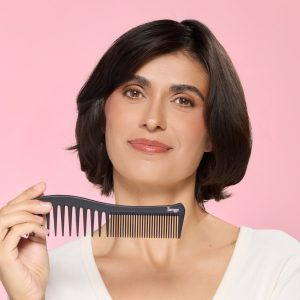 Carbon_Fiber_Dual_Ended_Comb_Black_2400_Carousel_PDP_Model_Product_NM.jpg