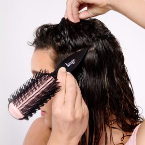 CustomCurl_Blush_Black_2400_CarouselPDP_InUse_1_NM.jpg