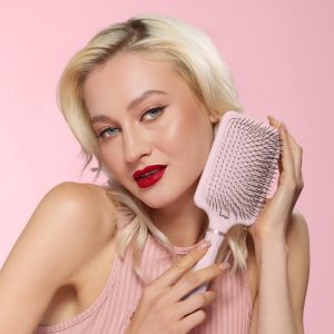 Detangling_Paddle_Brush_Nylon_Bristles_Blush_2400_Carousel_PDP_Model_Product_NM.jpg