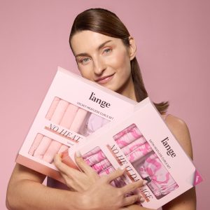 Velvet_SatinHeatlessCurlsSets_Blush_2400_CarouselPDP_ModelProduct_NM.jpg